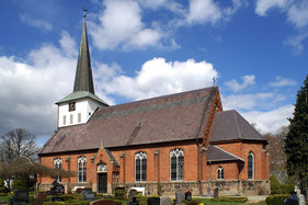 Außenansicht der St.-Marien-Kirche Siebenbäumen von der Seite