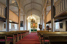 Innenansicht der St.-Marien-Kirche Siebenbäumen, Blick durch das Mittelschiff 